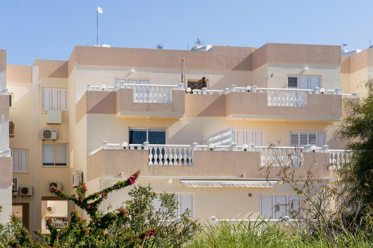 Sofia Apartment 700M Away From The Beach Paralimni Ngoại thất bức ảnh